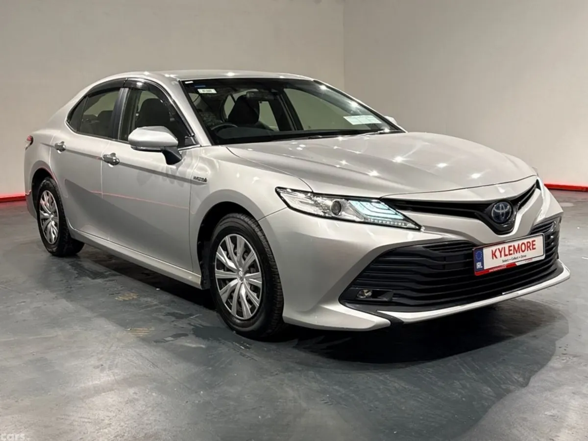 Toyota Camry Saloon, Petrol Hybrid, 2018, Silver
