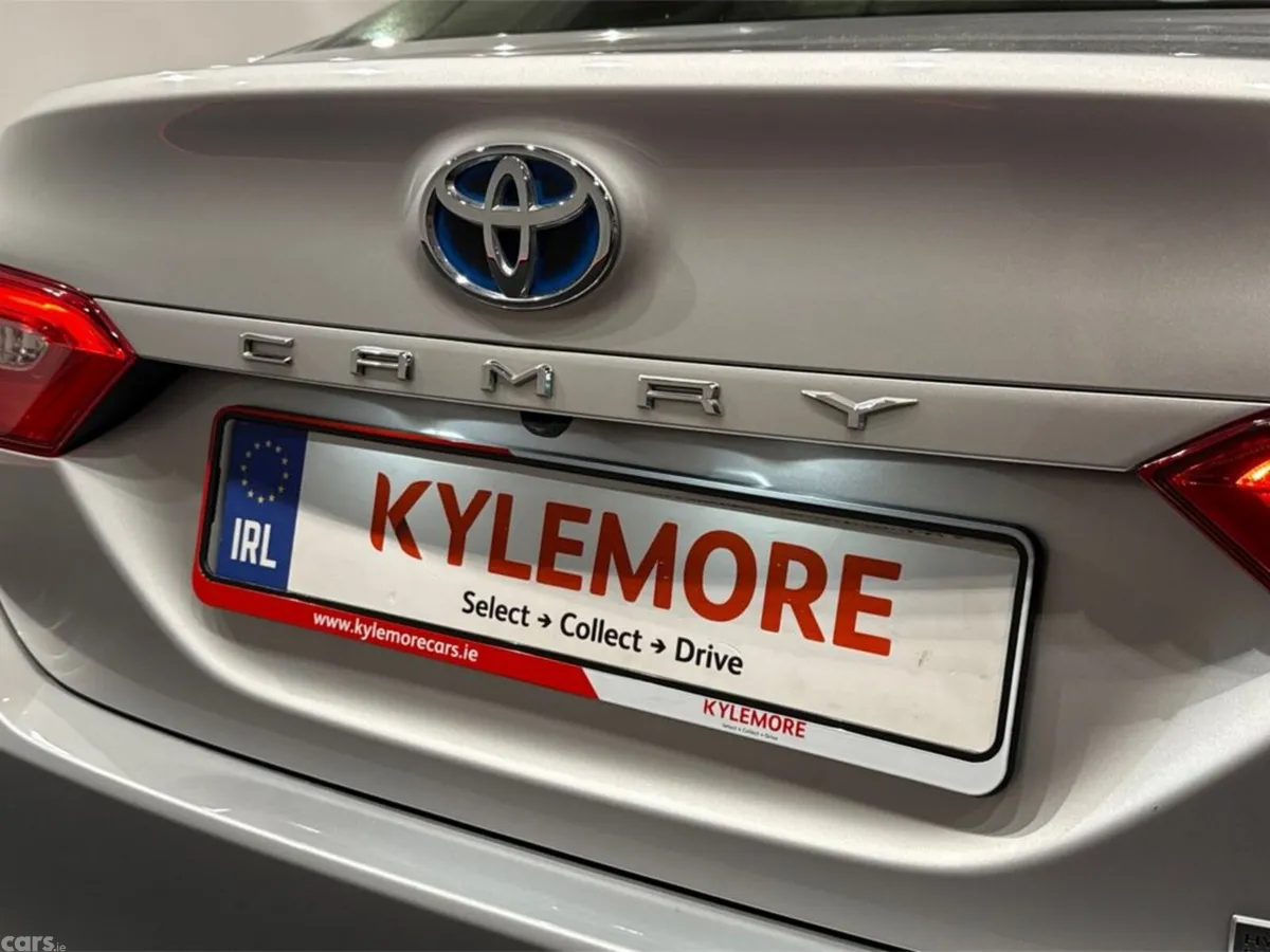Toyota Camry Saloon, Petrol Hybrid, 2018, Silver