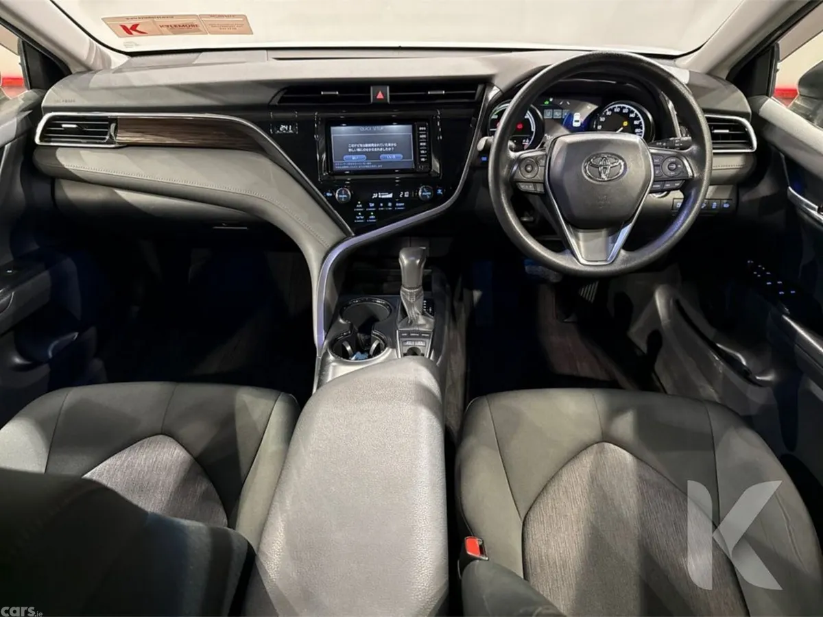 Toyota Camry Saloon, Petrol Hybrid, 2018, Silver