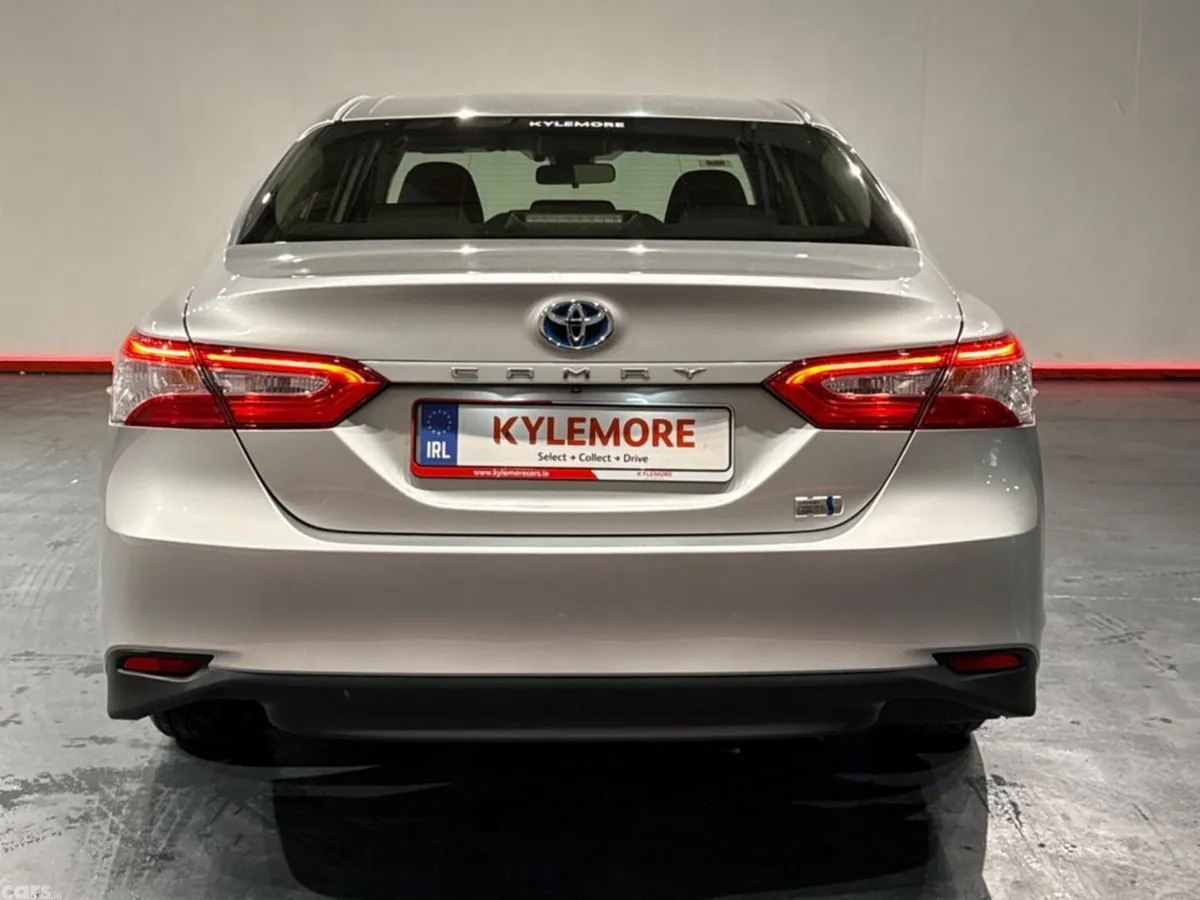 Toyota Camry Saloon, Petrol Hybrid, 2018, Silver