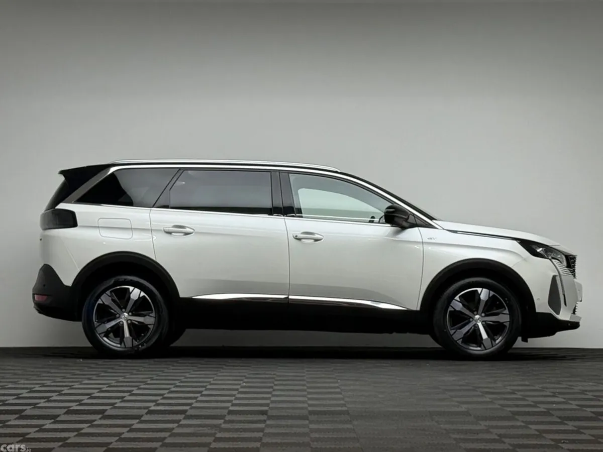 Peugeot 5008 MPV, Petrol, 2021, White