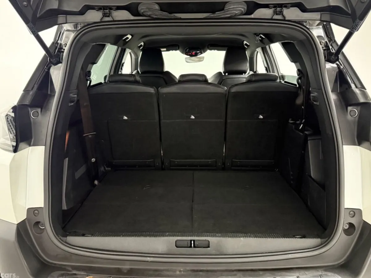 Peugeot 5008 MPV, Petrol, 2021, White