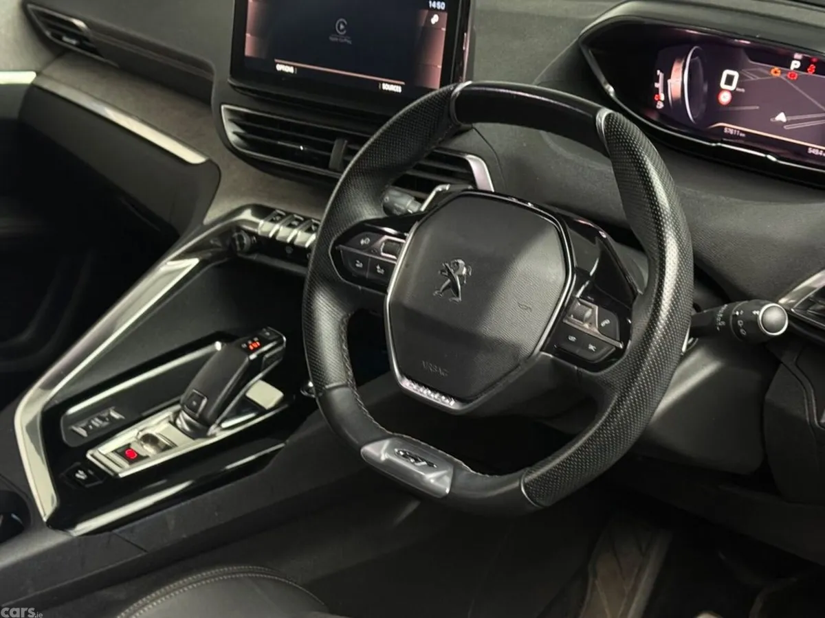 Peugeot 5008 MPV, Petrol, 2021, White