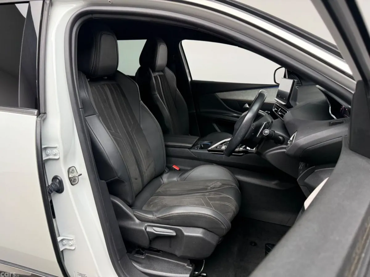 Peugeot 5008 MPV, Petrol, 2021, White
