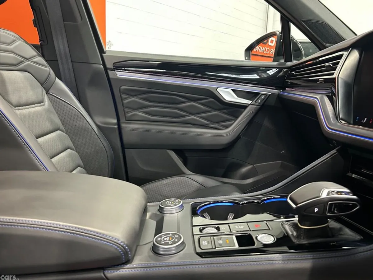 Volkswagen Touareg Estate, Petrol Plug-in Hybrid, 2025, Blue