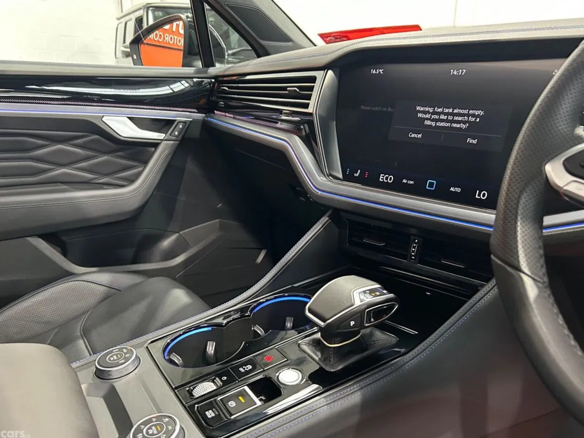 Volkswagen Touareg Estate, Petrol Plug-in Hybrid, 2025, Blue