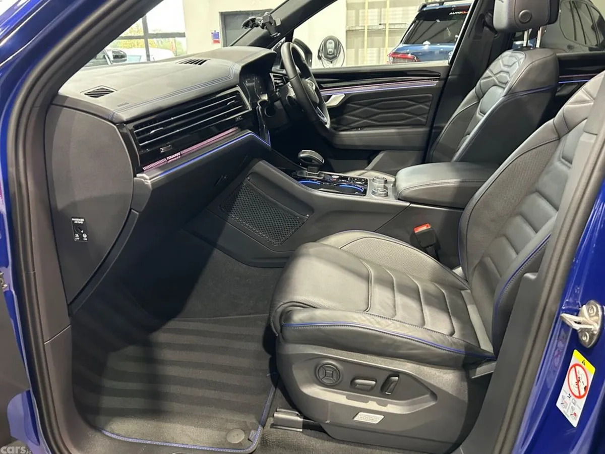 Volkswagen Touareg Estate, Petrol Plug-in Hybrid, 2025, Blue