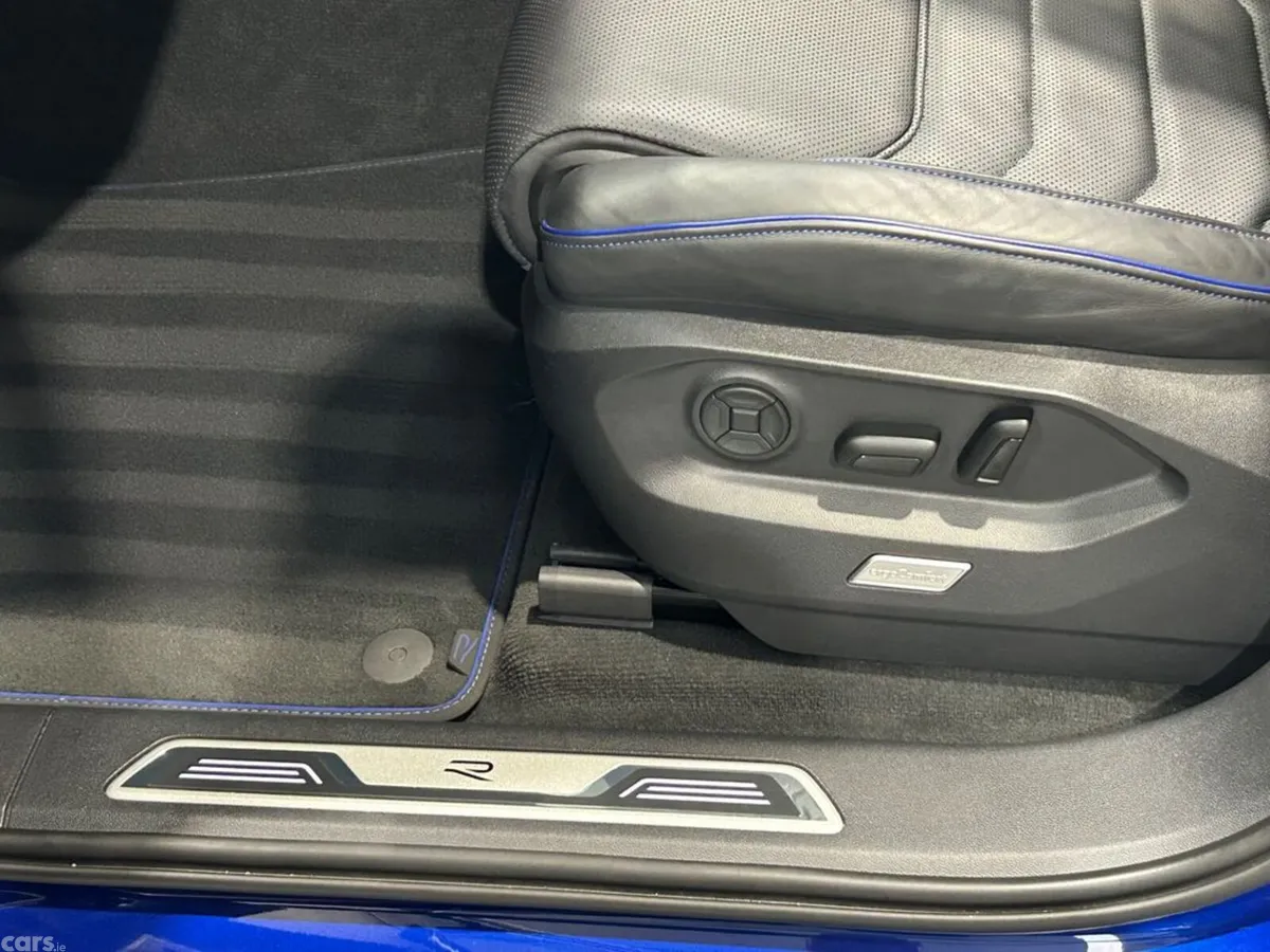 Volkswagen Touareg Estate, Petrol Plug-in Hybrid, 2025, Blue