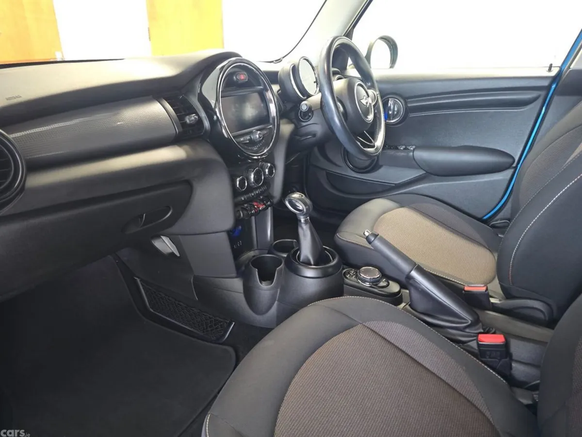 Mini Cooper Hatchback, Diesel, 2017, Blue