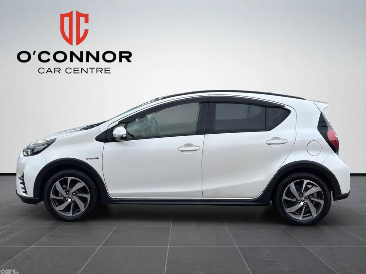 Toyota Aqua Hatchback, Petrol Hybrid, 2018, White