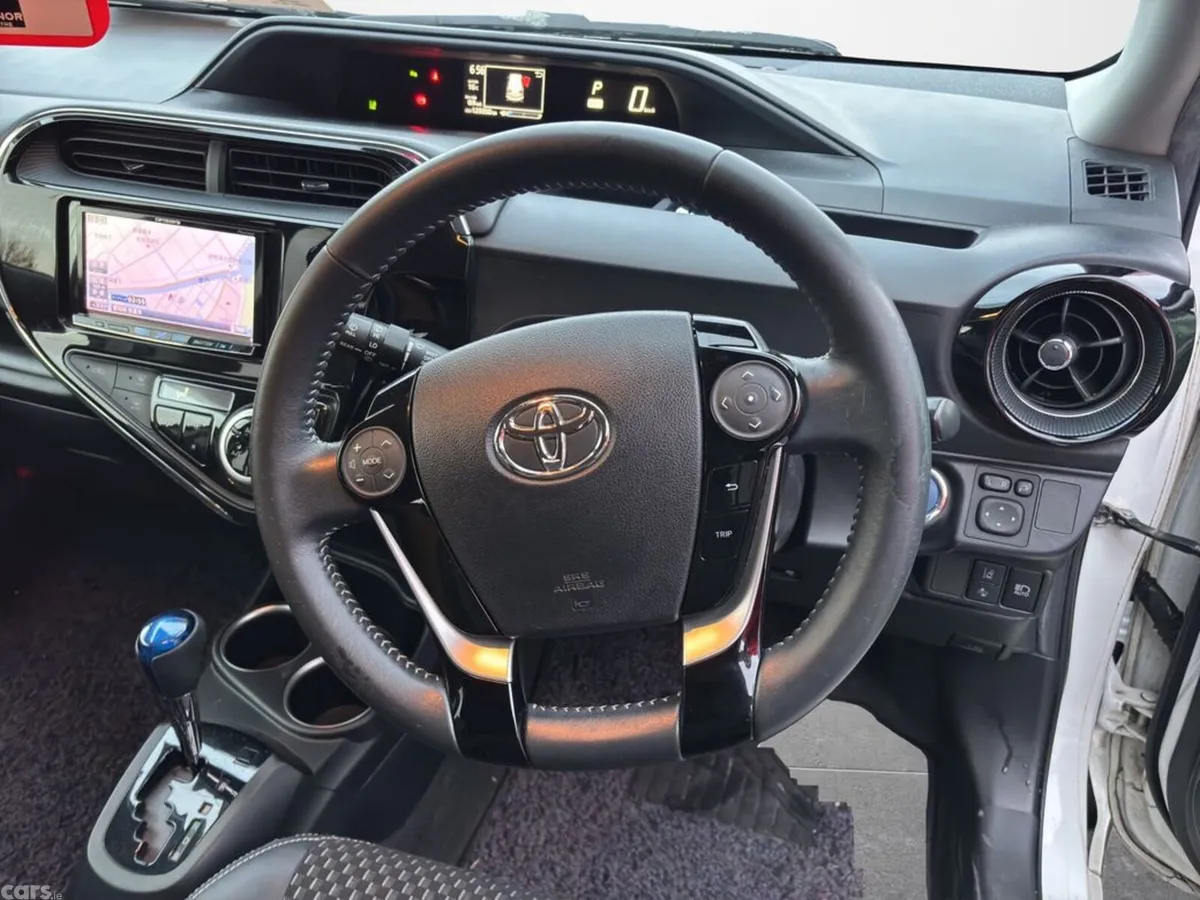 Toyota Aqua Hatchback, Petrol Hybrid, 2018, White