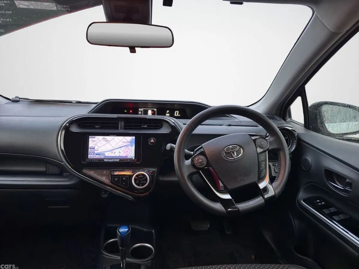 Toyota Aqua Hatchback, Petrol Hybrid, 2018, White