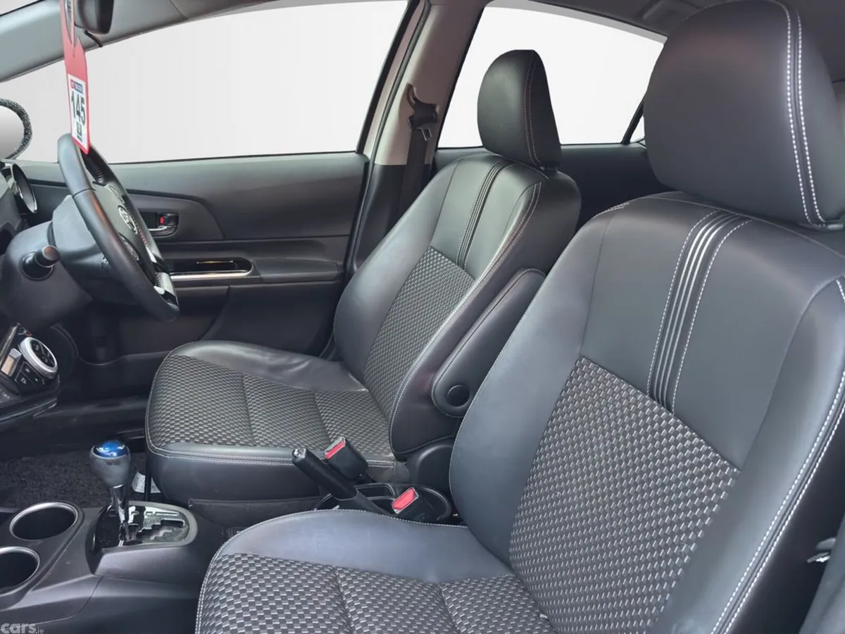 Toyota Aqua Hatchback, Petrol Hybrid, 2018, White
