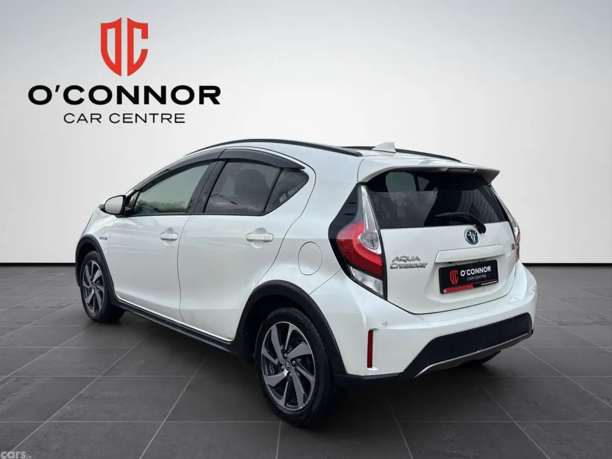 Toyota Aqua Hatchback, Petrol Hybrid, 2018, White
