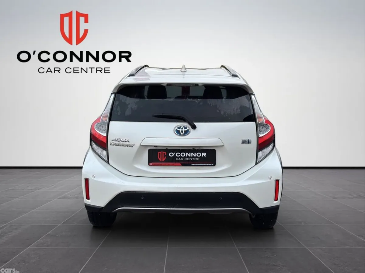 Toyota Aqua Hatchback, Petrol Hybrid, 2018, White