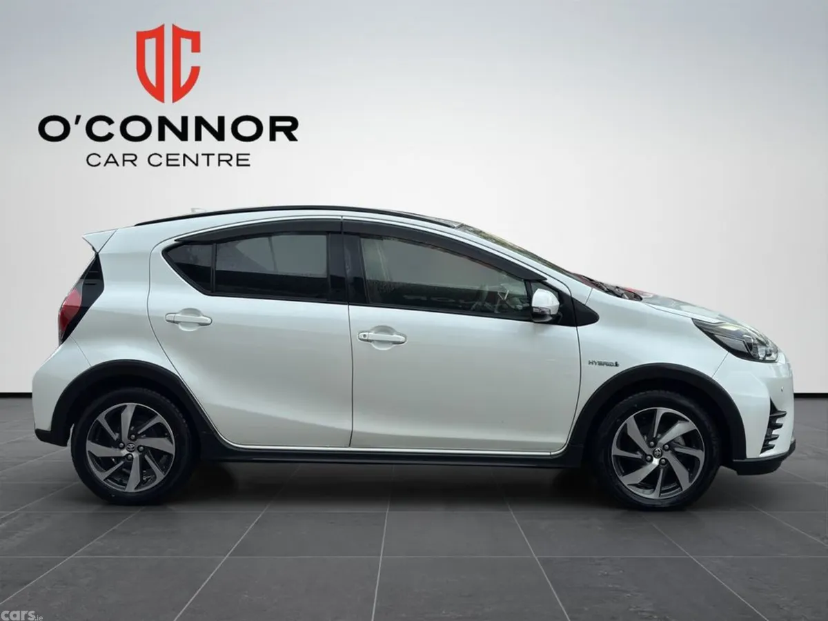 Toyota Aqua Hatchback, Petrol Hybrid, 2018, White