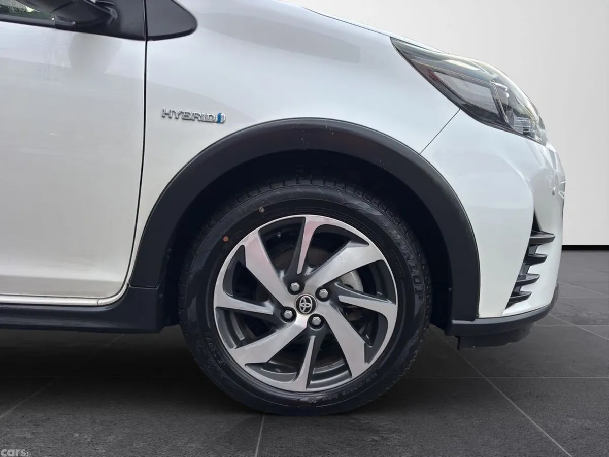 Toyota Aqua Hatchback, Petrol Hybrid, 2018, White