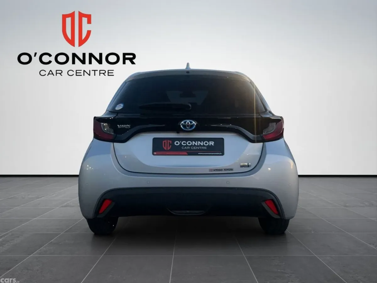 Toyota Yaris Hatchback, Petrol Hybrid, 2021, Silver