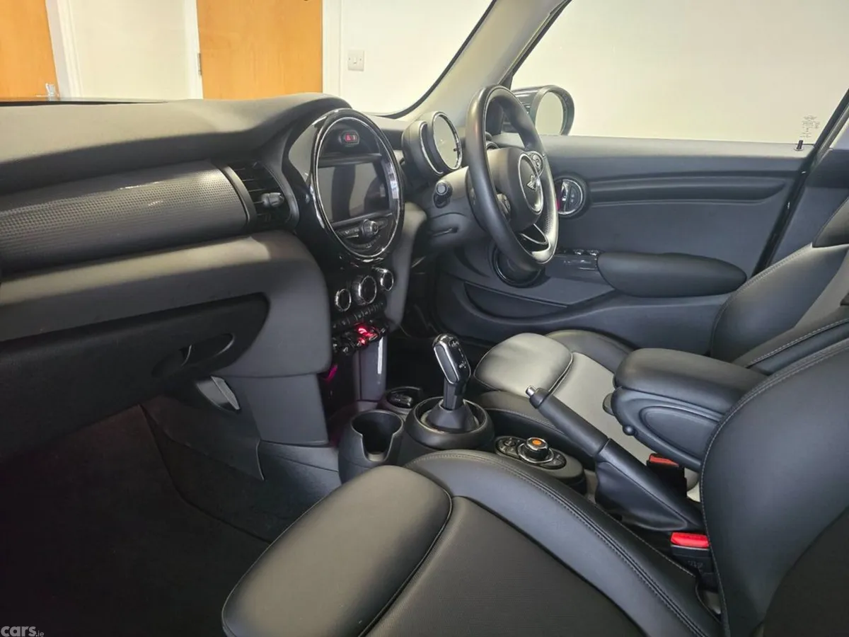Mini Cooper Hatchback, Diesel, 2021, Black