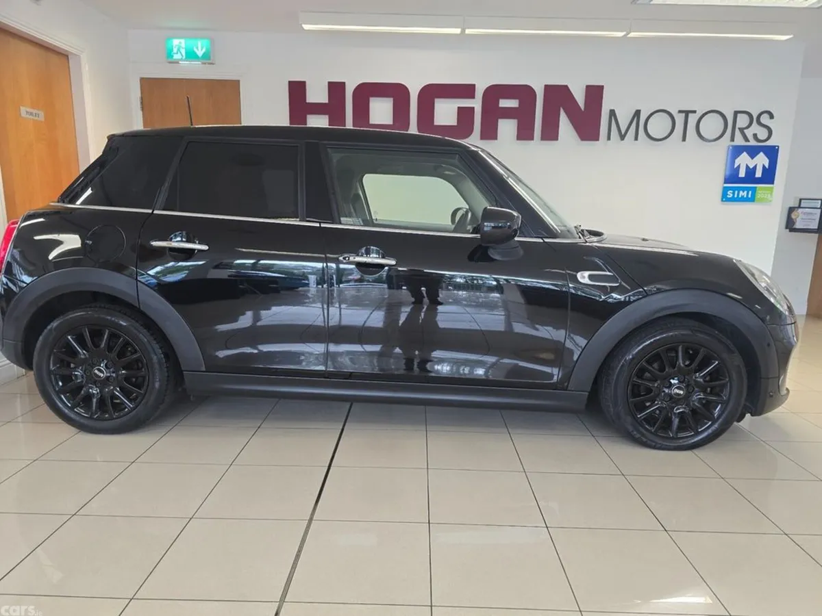 Mini Cooper Hatchback, Diesel, 2021, Black