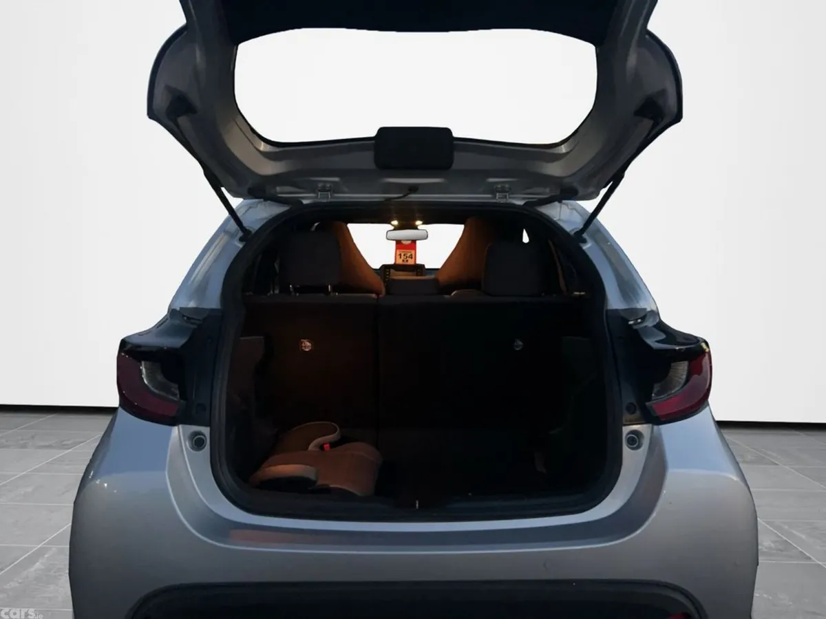 Toyota Yaris Hatchback, Petrol Hybrid, 2021, Silver
