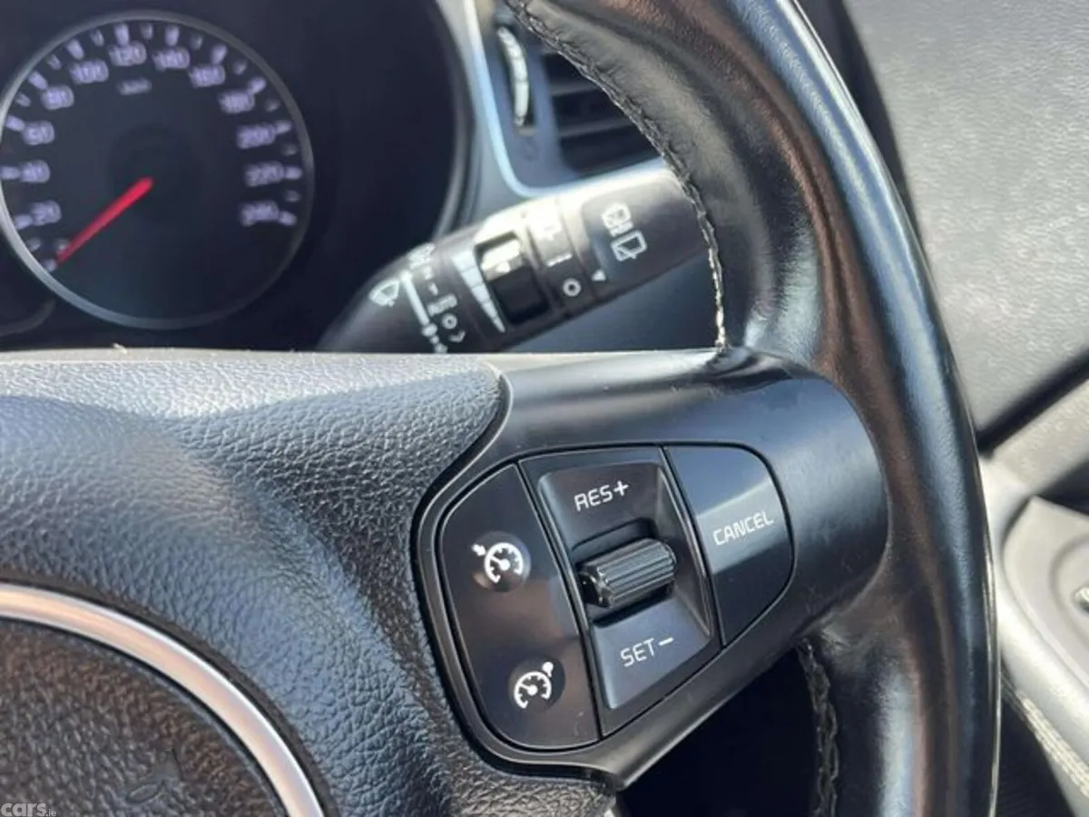 Kia Carens Estate, Diesel, 2014, Silver