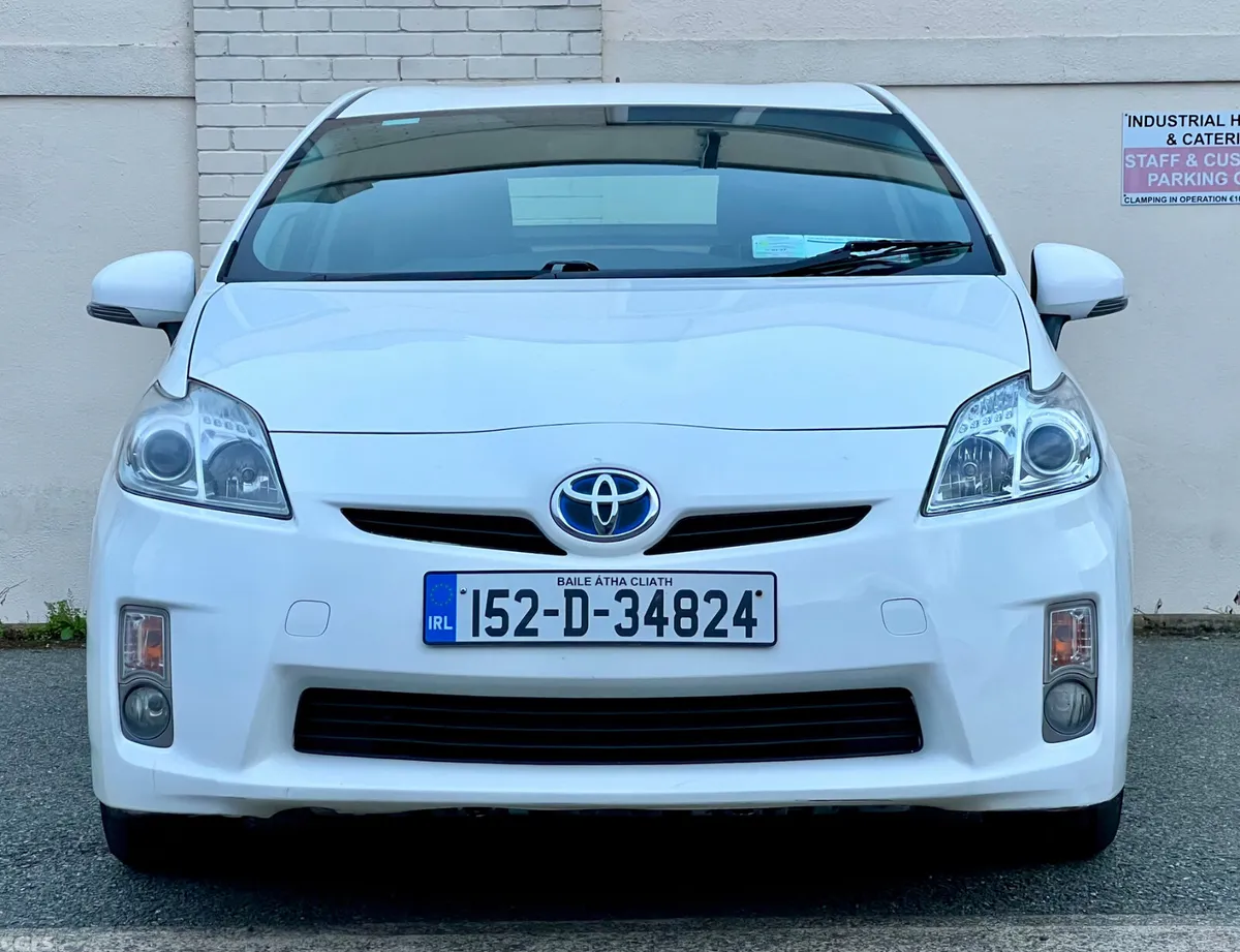 Toyota Prius Hatchback, Petrol Hybrid, 2015, White