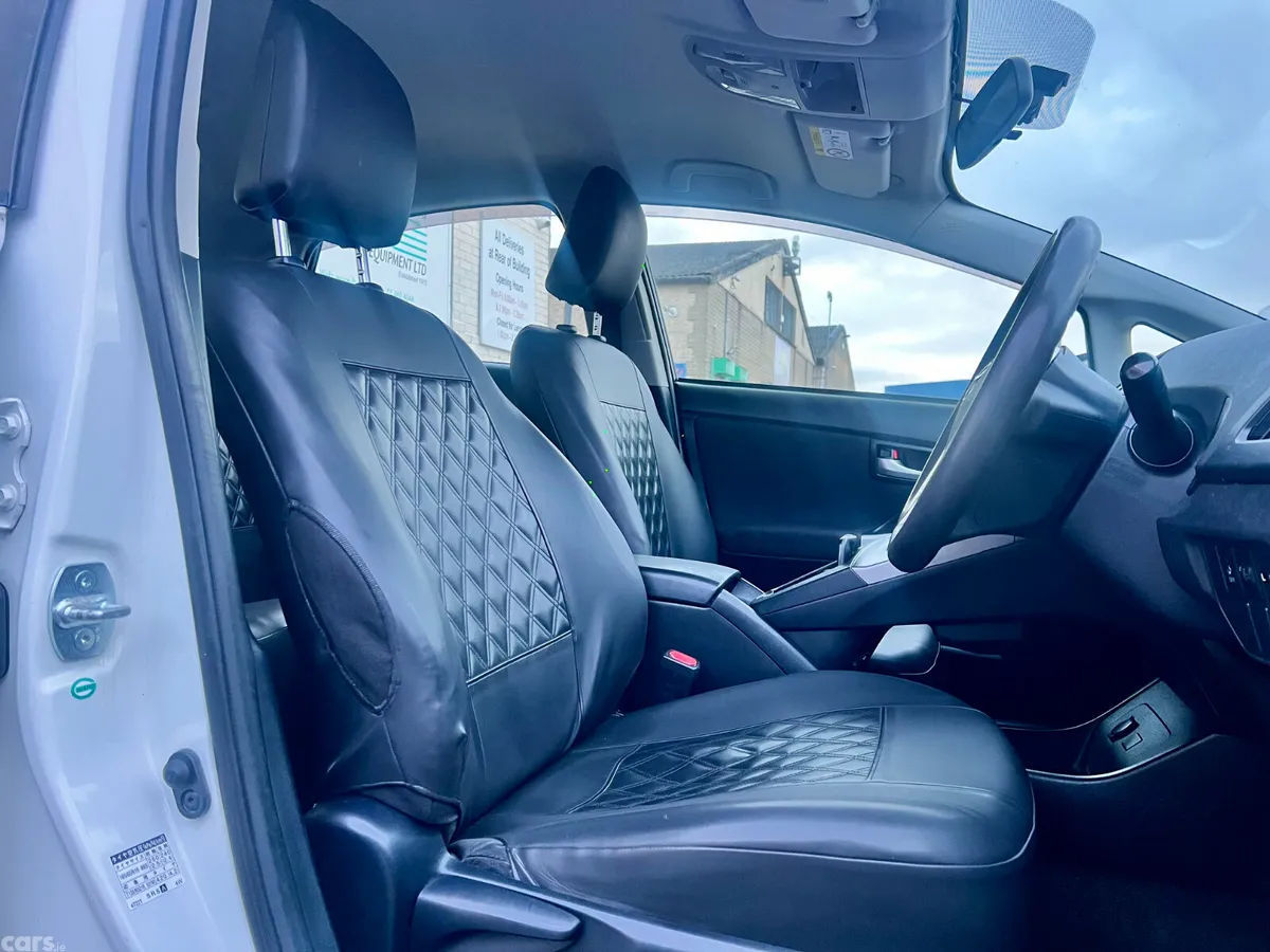 Toyota Prius Hatchback, Petrol Hybrid, 2015, White