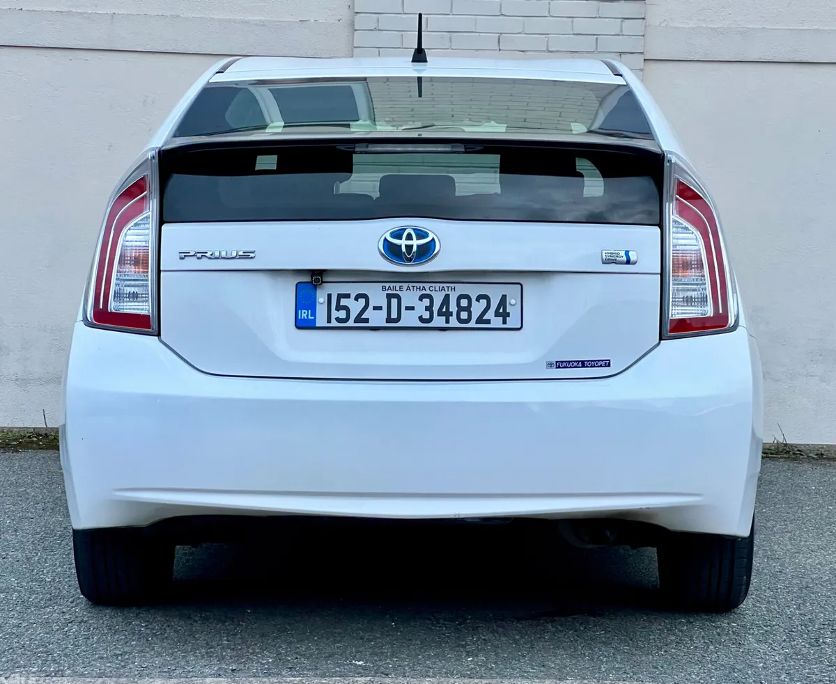 Toyota Prius Hatchback, Petrol Hybrid, 2015, White