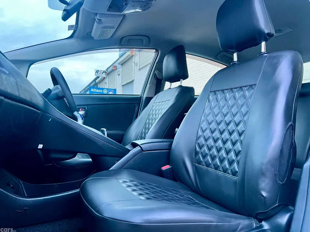 Toyota Prius Hatchback, Petrol Hybrid, 2015, White