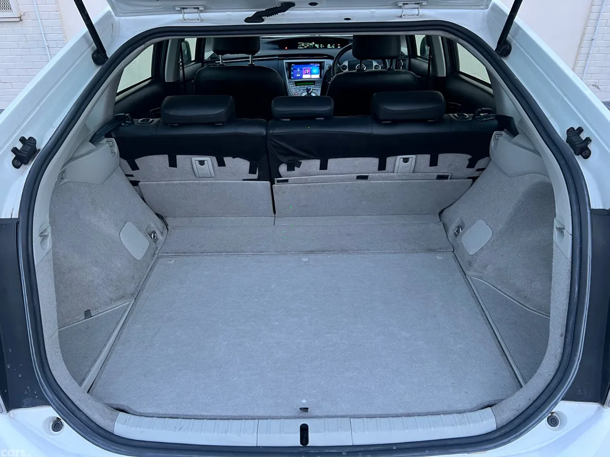 Toyota Prius Hatchback, Petrol Hybrid, 2015, White