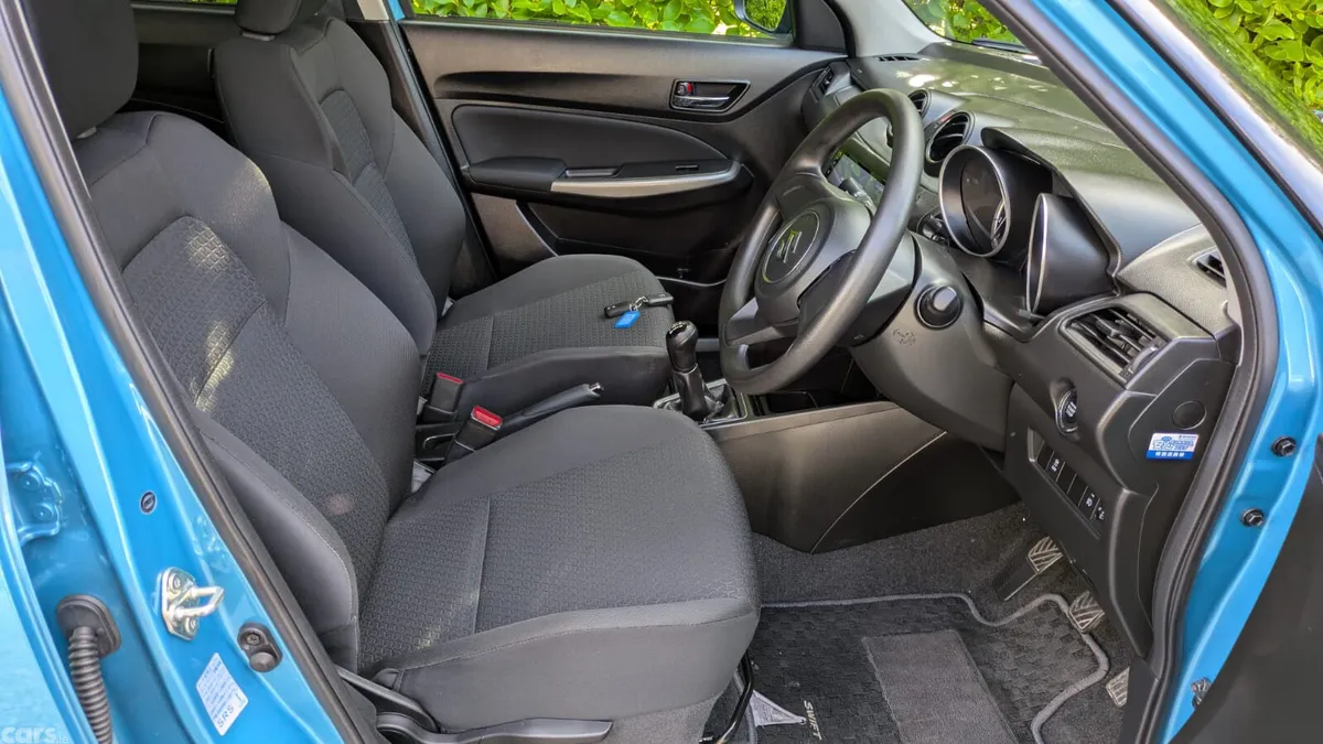 Suzuki Swift Hatchback, Petrol, 2017, Blue