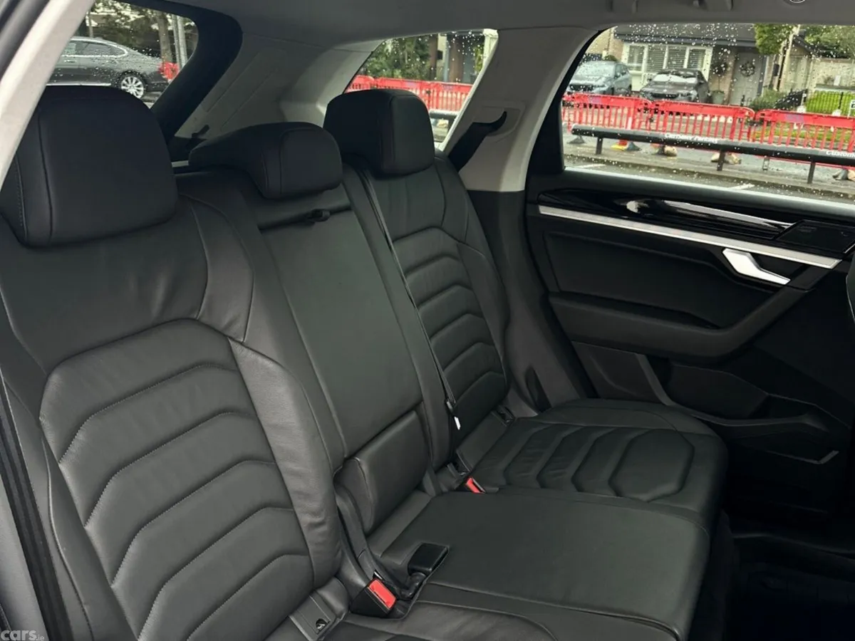 Volkswagen Touareg SUV, Diesel, 2019, Grey