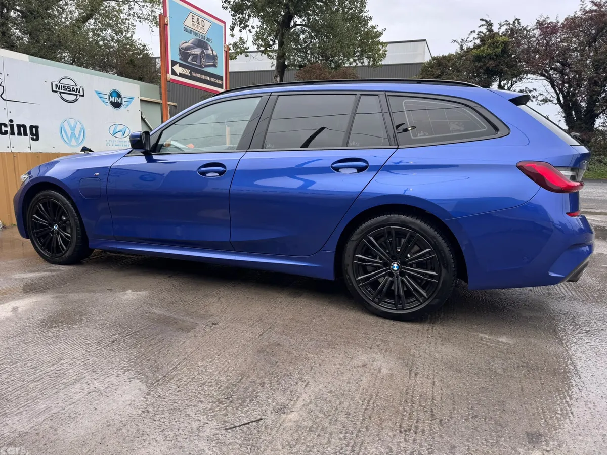 BMW 3-Series Estate, Petrol Plug-in Hybrid, 2021, Blue