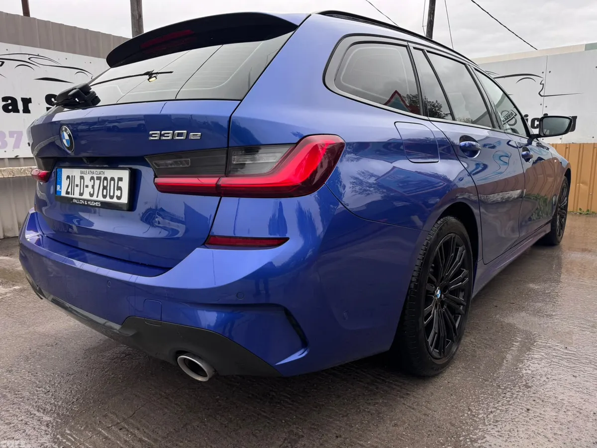 BMW 3-Series Estate, Petrol Plug-in Hybrid, 2021, Blue