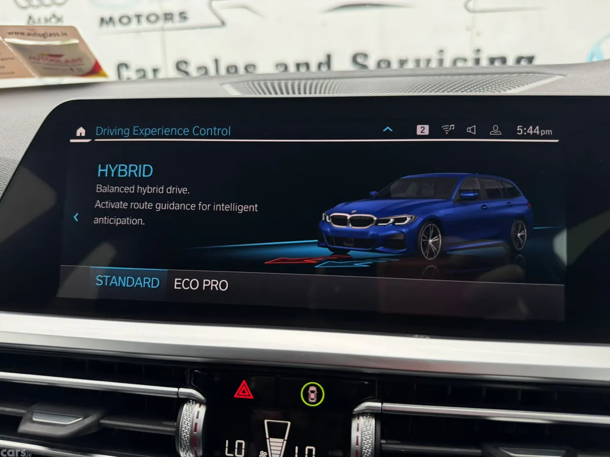 BMW 3-Series Estate, Petrol Plug-in Hybrid, 2021, Blue