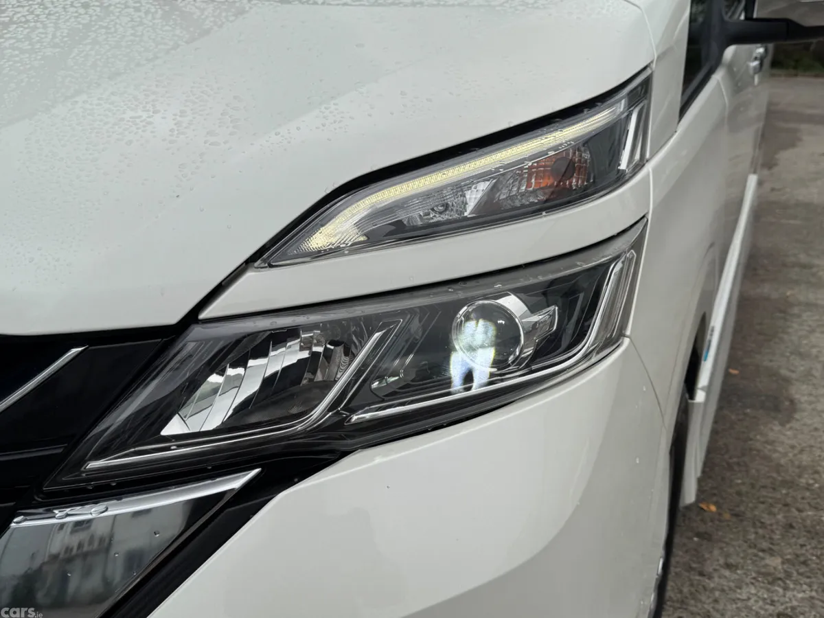 Nissan Serena MPV, Petrol Hybrid, 2017, White