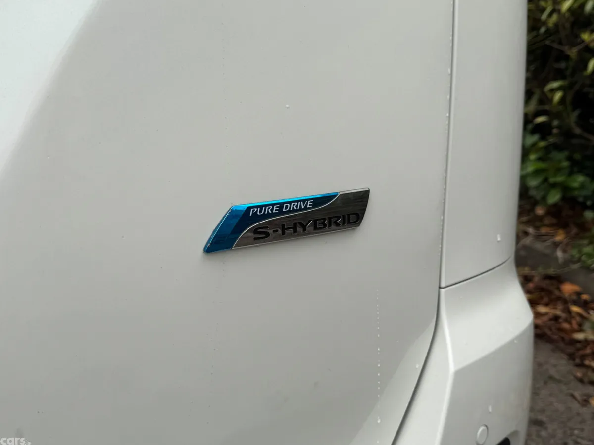 Nissan Serena MPV, Petrol Hybrid, 2017, White