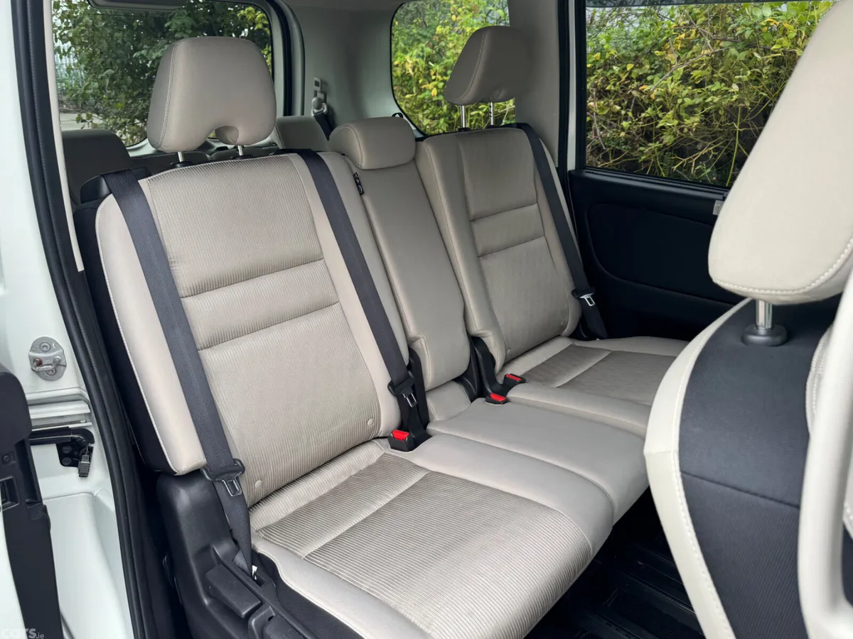 Nissan Serena MPV, Petrol Hybrid, 2017, White