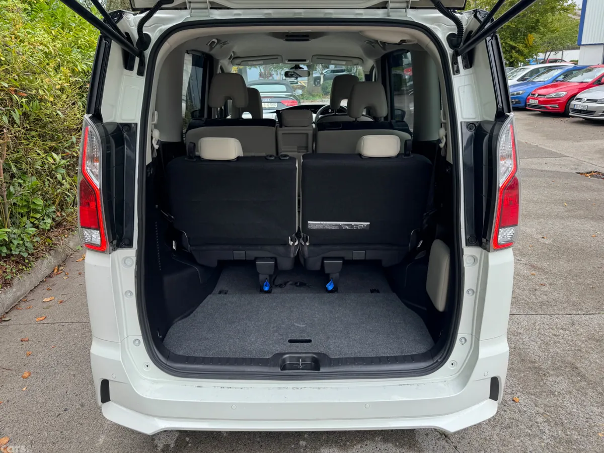 Nissan Serena MPV, Petrol Hybrid, 2017, White