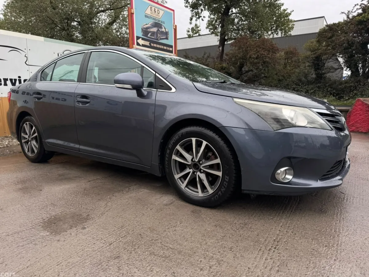 Toyota Avensis Saloon, Diesel, 2013, Blue