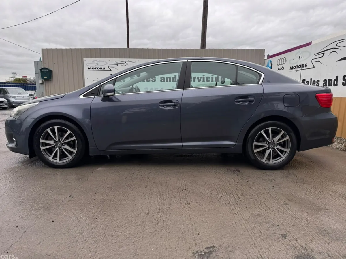 Toyota Avensis Saloon, Diesel, 2013, Blue