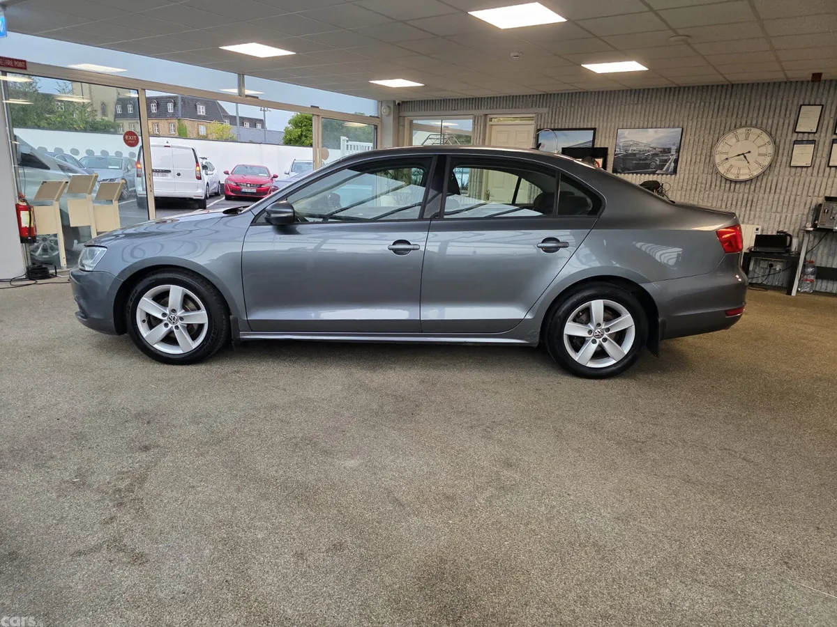 Volkswagen Jetta Saloon, Diesel, 2011, Grey