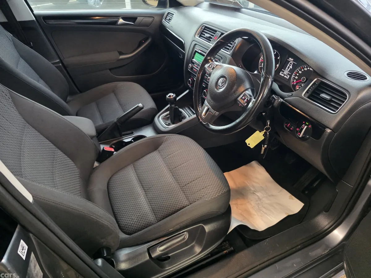 Volkswagen Jetta Saloon, Diesel, 2011, Grey