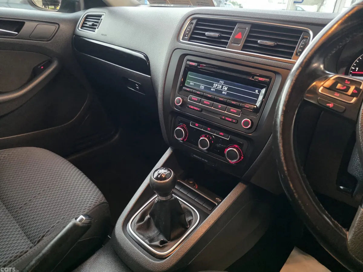 Volkswagen Jetta Saloon, Diesel, 2011, Grey