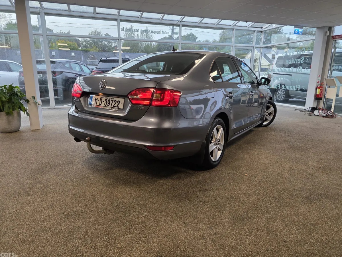 Volkswagen Jetta Saloon, Diesel, 2011, Grey