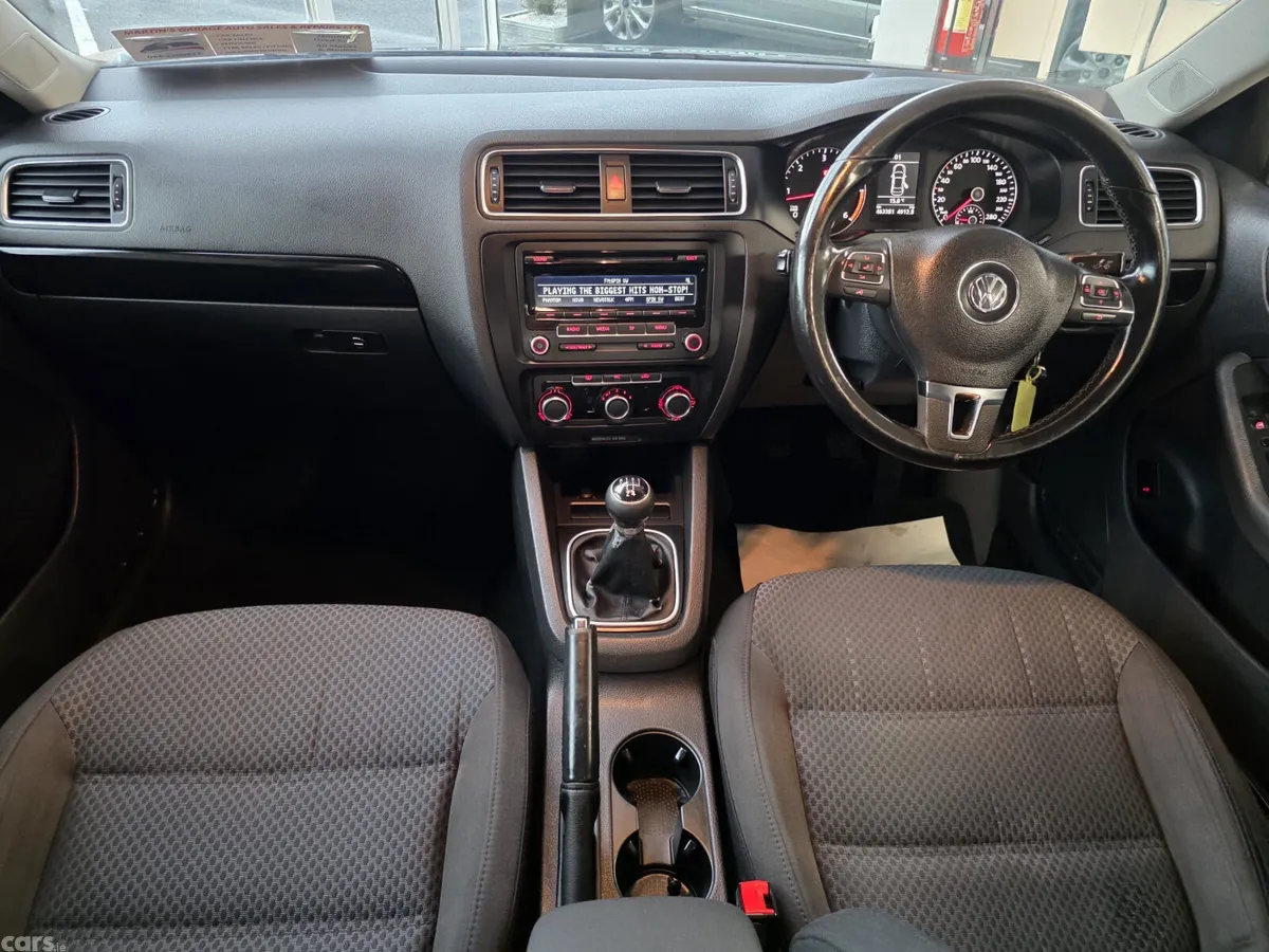 Volkswagen Jetta Saloon, Diesel, 2011, Grey