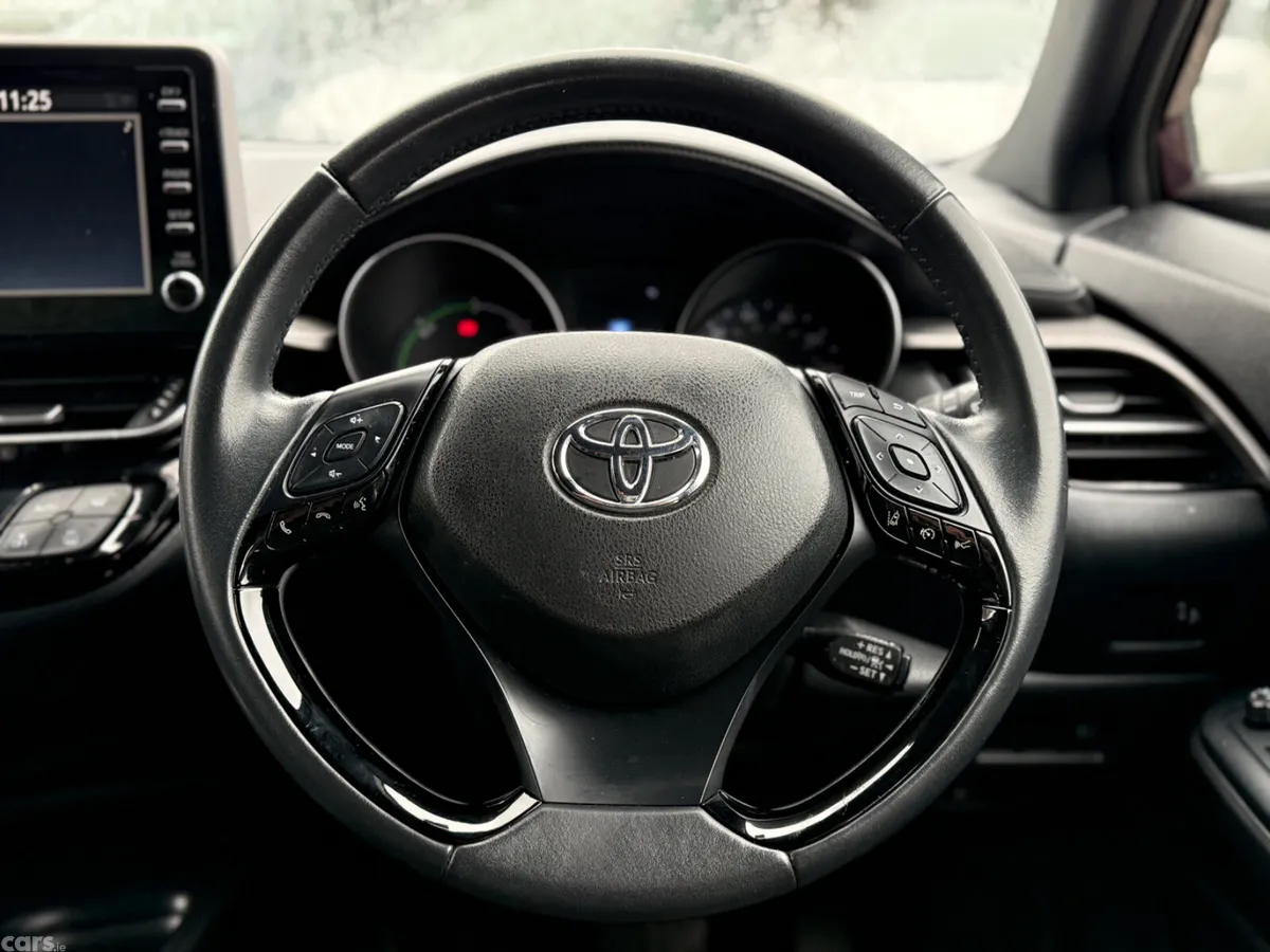 Toyota C-HR SUV, Petrol Hybrid, 2023, Purple