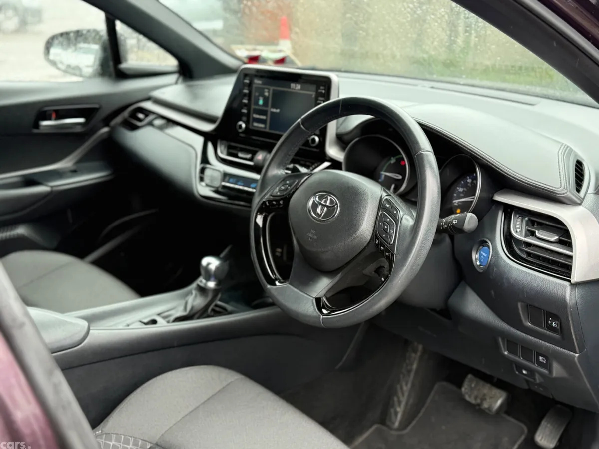 Toyota C-HR SUV, Petrol Hybrid, 2023, Purple