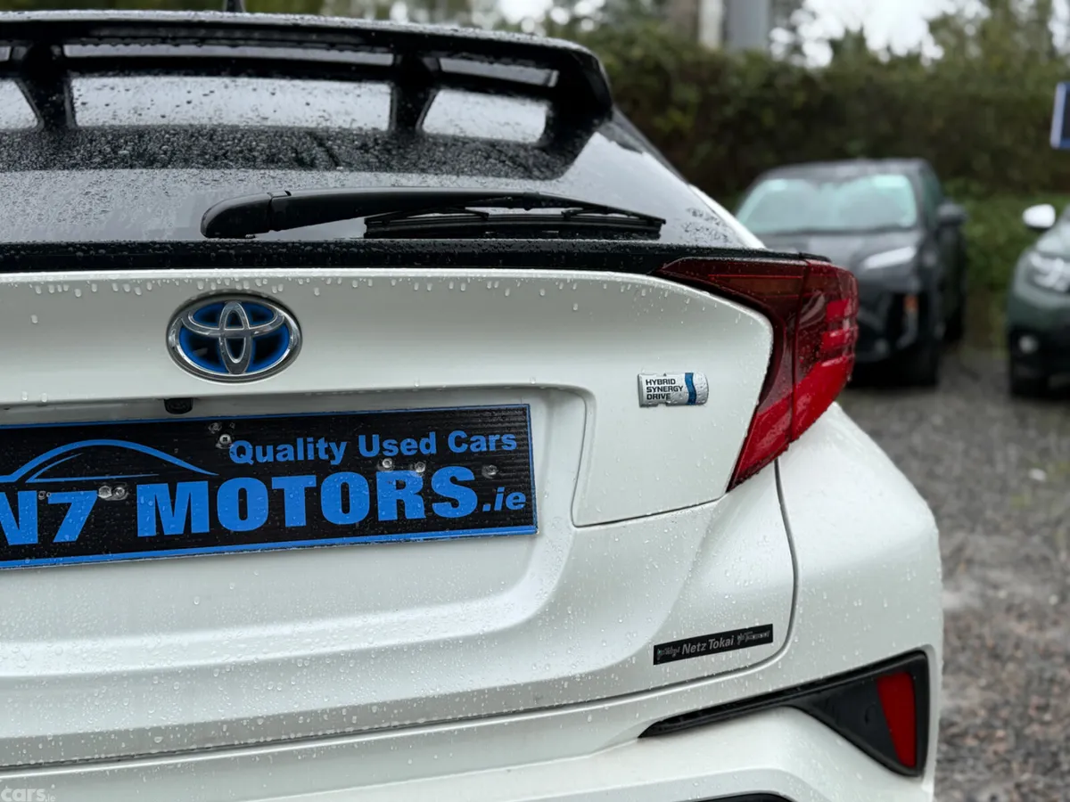 Toyota C-HR SUV, Petrol Hybrid, 2020, White